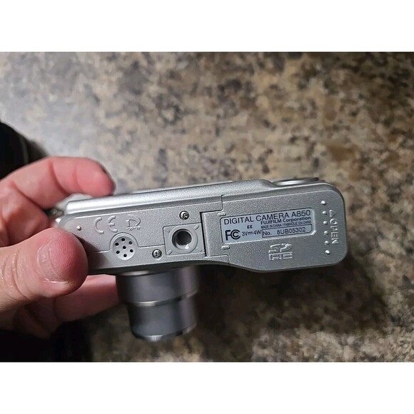 Fujifilm FinePix A850 Compact Digital Camera 8.1MP Silver point And Shoot  PARTS - Picture 5 of 7